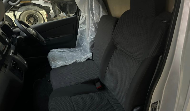 Nissan NV350 Hi-Roof LWB 2015 – 3 Seater COMMERCIAL full